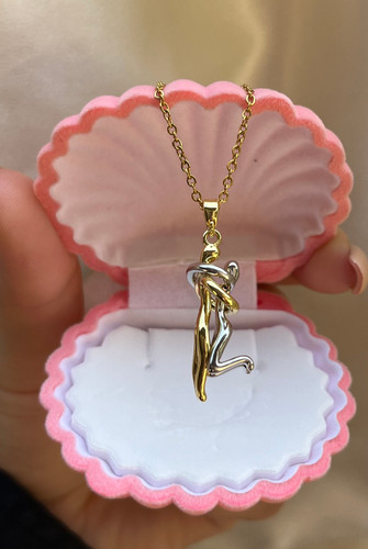 گردنبند آغوش | جنس برنج آبکاری رادیوم | زنجیر استیل رنگ ثابت