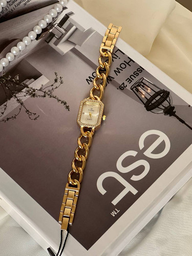 ساعت زنانه بند کاتیر استیل | دور قاب نگین (مراقبتی) | کیفیت عالی