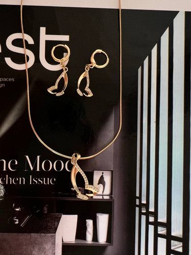 نیم ست پروانه نیمه نگین | برند ژوپینگ | کوپر آبکاری طلا 18 عیار | زنجیر دیپلمات 45 سانت ژوپینگ | کیفیت درجه 1