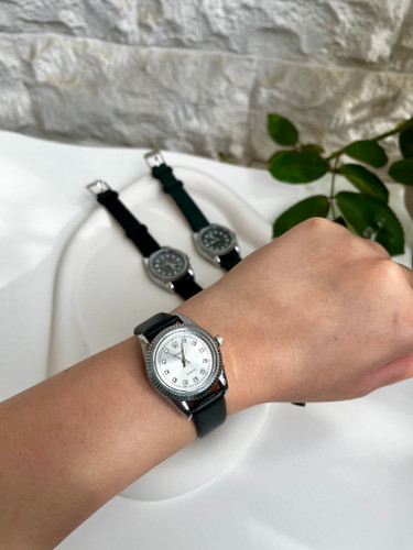 ساعت زنانه چرم رولکـ*ـس | نگین دار | کیفیت عالی | بند چرم درجه ۱ | قابل سایز شدن