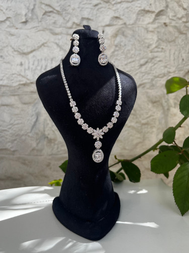 نیم ست لوکس زنانه | جواهری فول نگین طلایی | نگین مخراج کاری شده | برنج آبکاری رادیوم نقره | کیفیت درجه ۱